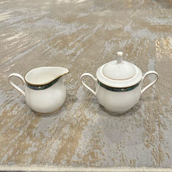 Lenox Kelly Creamer 8 Ounce and sugar bowl EUC gold trim with green blue - Picture 1 of 9